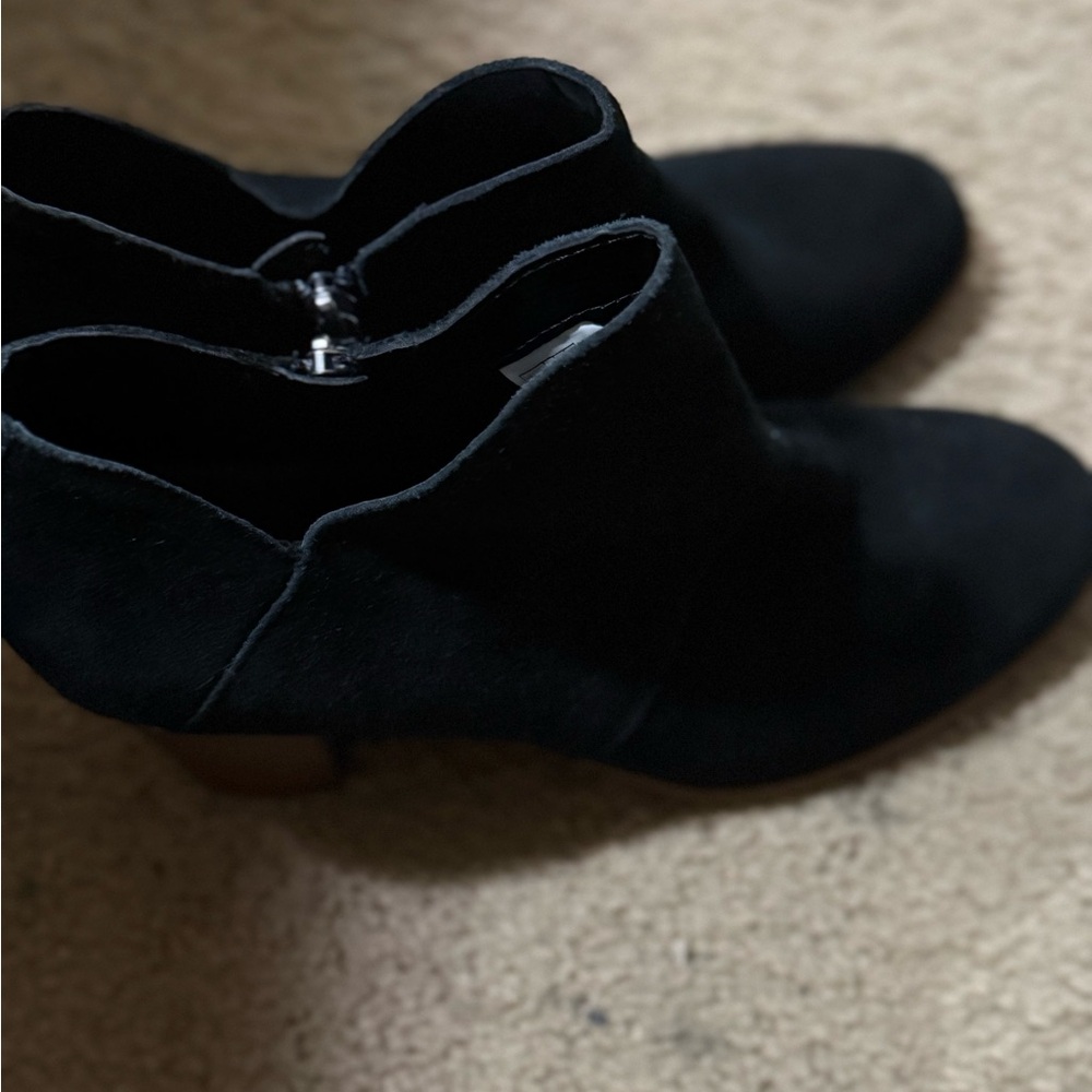 🍂🍂🍂Koolaburra Black Ankle Booties Sleek Design🍂🍂